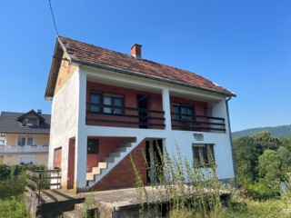 Недвижимость - Дома, дачи и виллы - Продается двухэтажный дом с большим участком