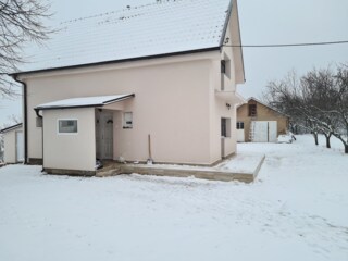 Недвижимость - Дома, дачи и виллы - Загородное поместье с домом 