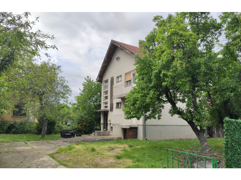 Недвижимость - Дома, дачи и виллы - Дом 200 кв.м., на участке 5 соток в центре города 