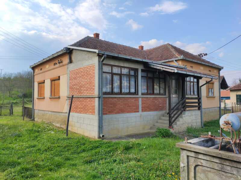 Недвижимость - Дома, дачи и виллы - дом 100 кв.м., на участке 41 сотка. с кузнецeй