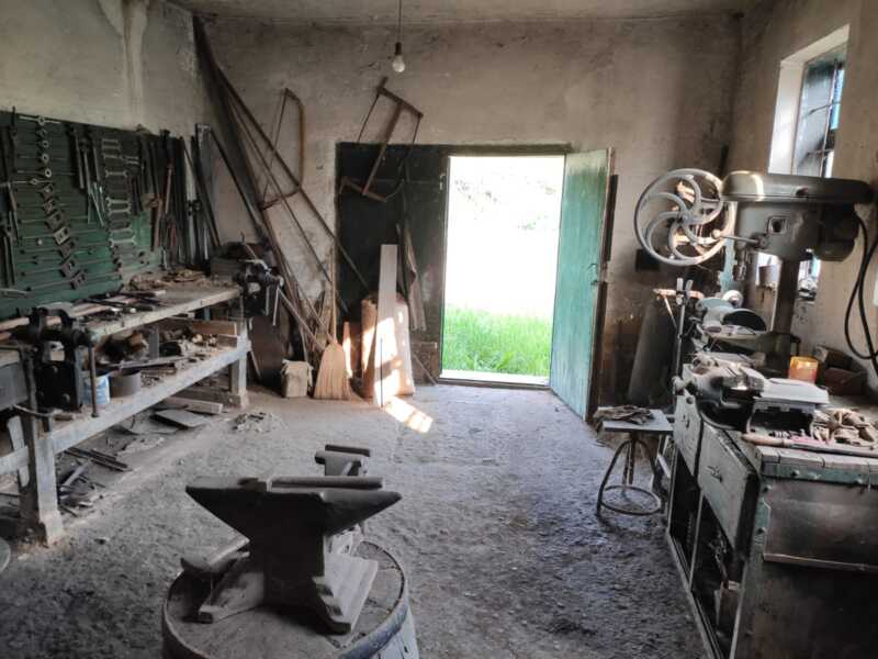 Недвижимость - Дома, дачи и виллы - дом 100 кв.м., на участке 41 сотка. с кузнецeй
