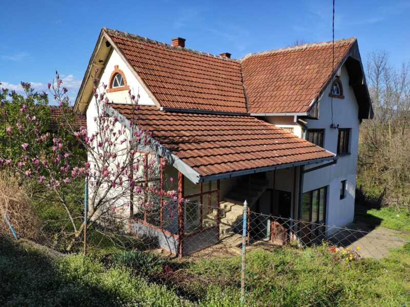 Недвижимость - Дома, дачи и виллы - Дом 130 кв.м., на участке 2 гектара 35 сотки. 