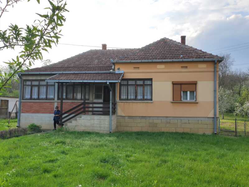 Недвижимость - Дома, дачи и виллы - дом 100 кв.м., на участке 41 сотка. с кузнецeй