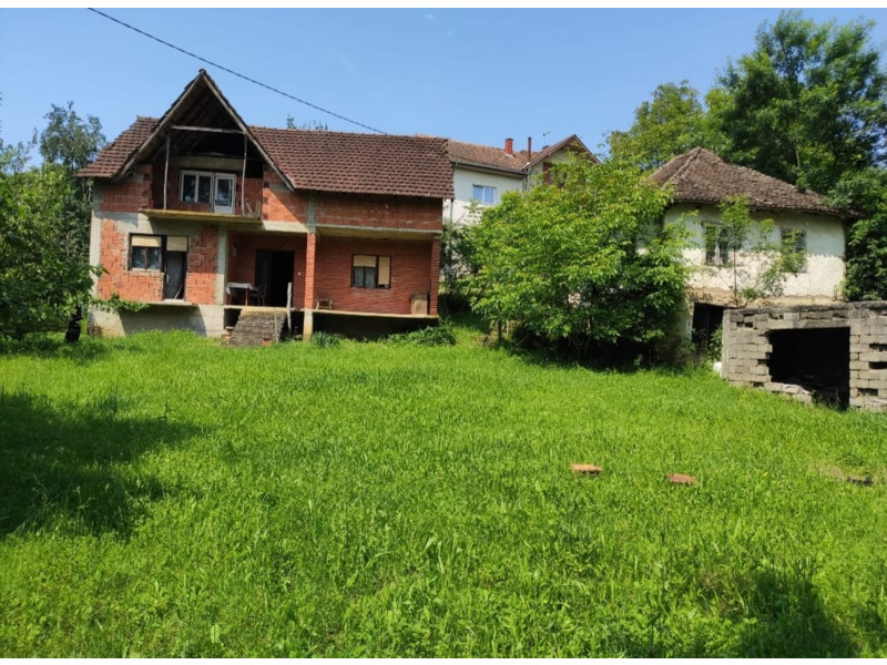Недвижимость - Дома, дачи и виллы - 2 дома (44 и 148 кв.м.) на участок 26 соток.