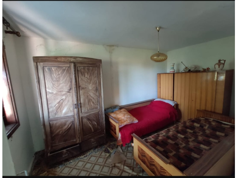 Недвижимость - Дома, дачи и виллы - Продаются 2 дома 91 и 52 кв.м., на горе, y леса.