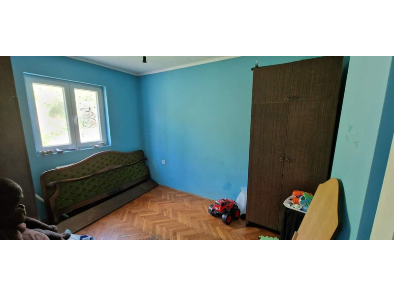 Недвижимость - Дома, дачи и виллы - Prodaja kuce i placa na glavnom putu