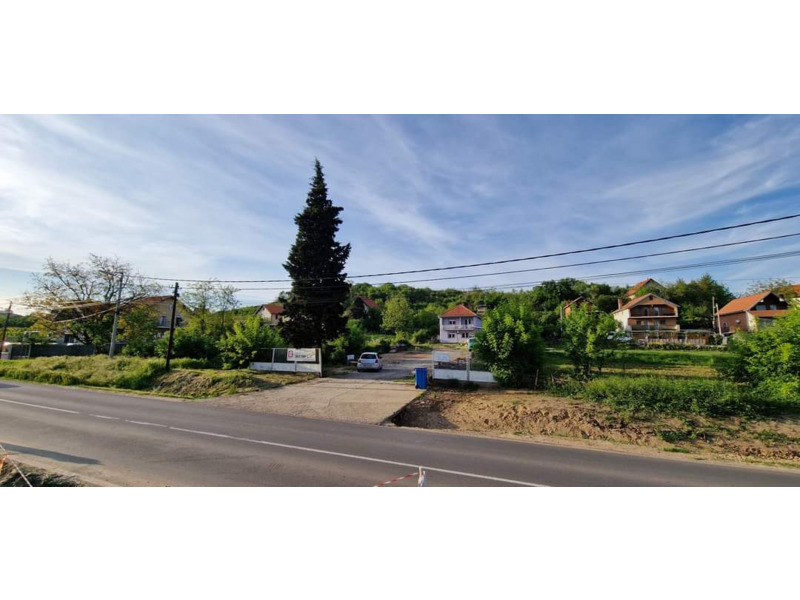 Недвижимость - Дома, дачи и виллы - Prodaja kuce i placa na glavnom putu
