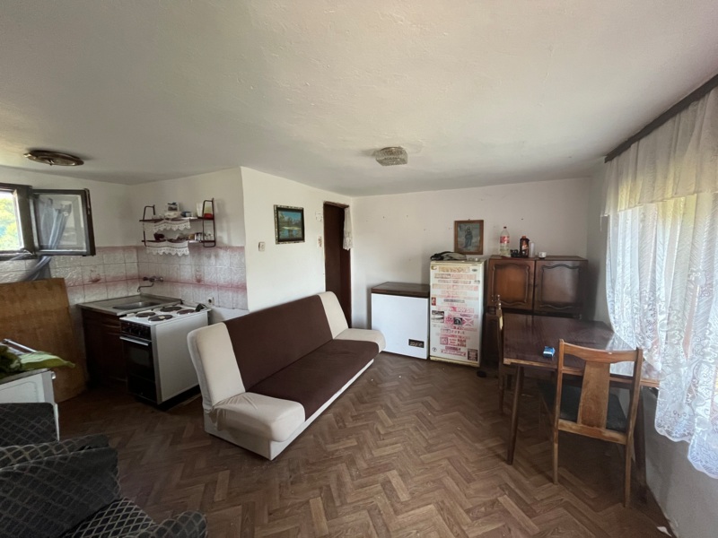 Недвижимость - Дома, дачи и виллы - Продается двухэтажный дом с большим участком