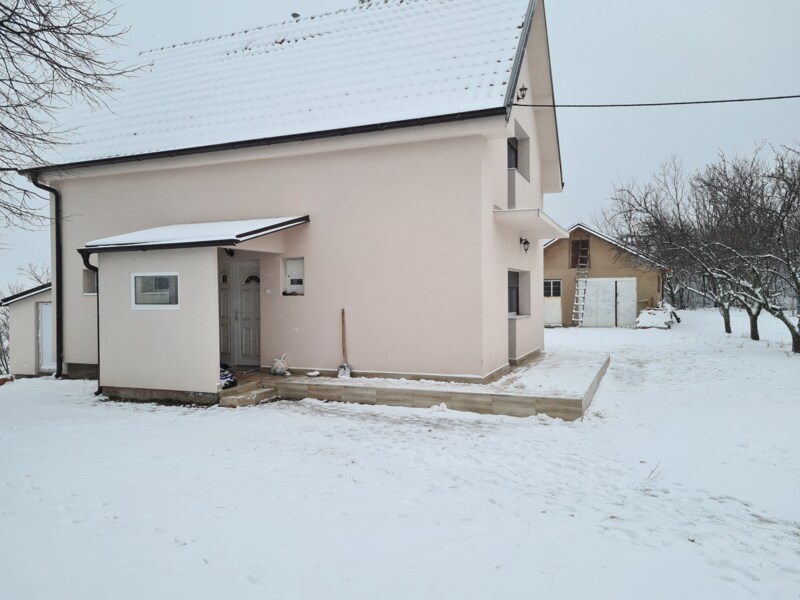 Недвижимость - Дома, дачи и виллы - Загородное поместье с домом 