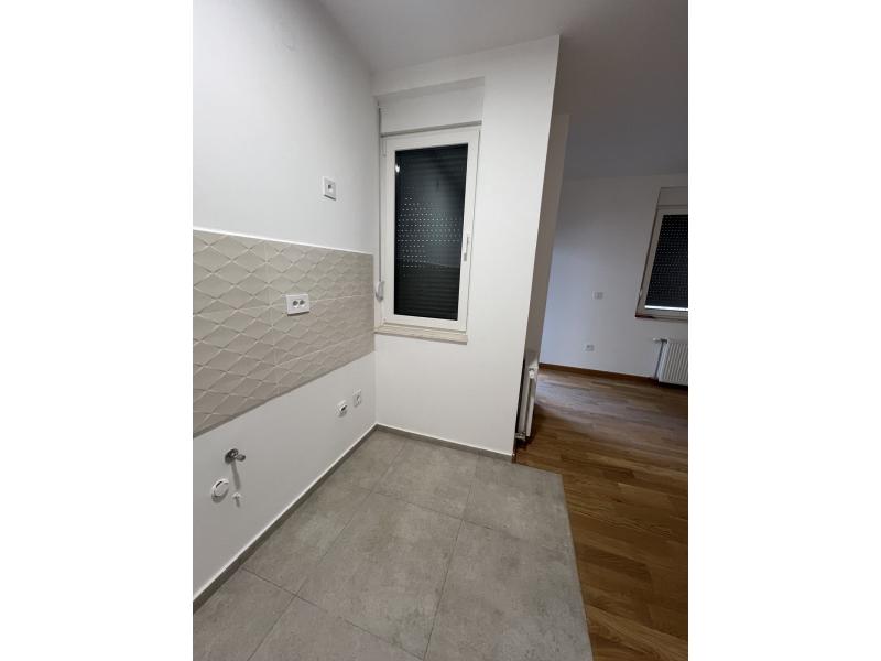 Недвижимость - Квартиры и апартаменты - 2-КОМНАТНАЯ КВАРТИРА, 42 м²
